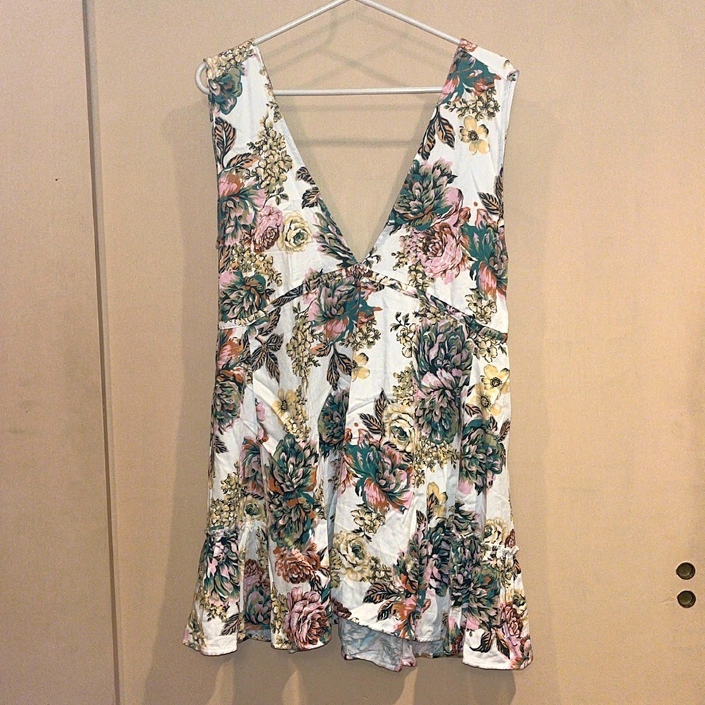 Magii deep V necked mini dress or long tunic top. Size Small, viscose material
